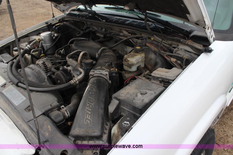 image for item I5847 2002 Chevrolet Blazer LS SUV