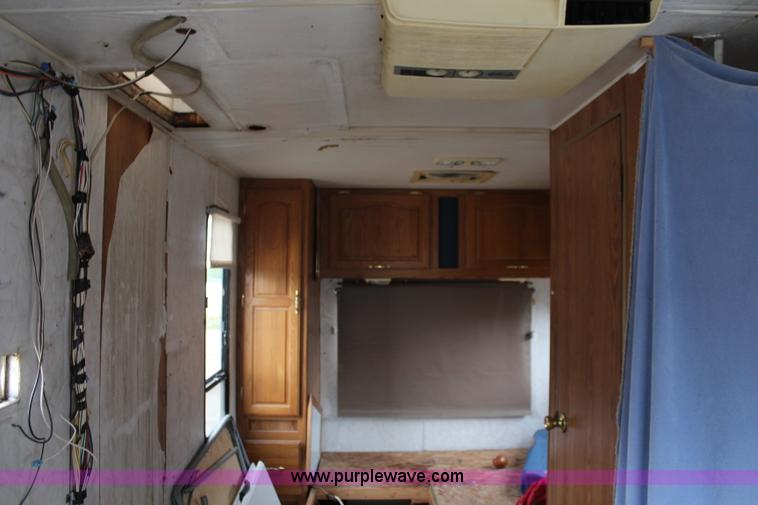 image for item I5860 1997 Ford Econoline E350 Shasta RV