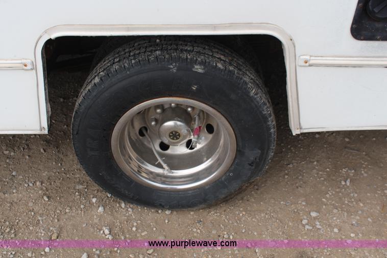 image for item I5860 1997 Ford Econoline E350 Shasta RV