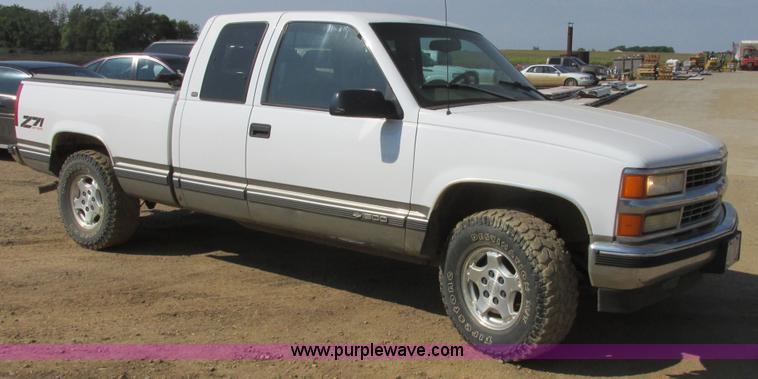 image for item I6052 1998 Chevrolet Silverado 1500 Z71 Ext. Cab pickup truck