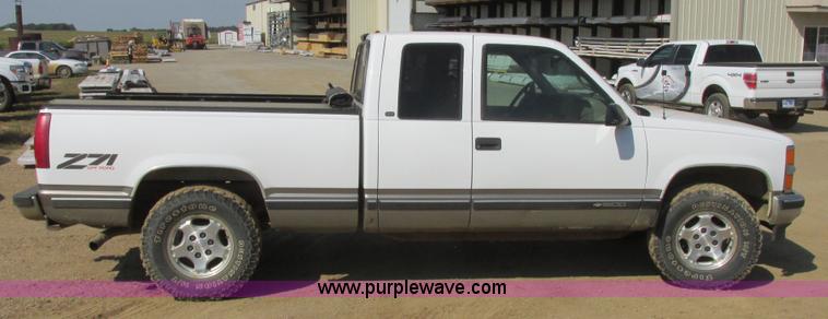 image for item I6052 1998 Chevrolet Silverado 1500 Z71 Ext. Cab pickup truck