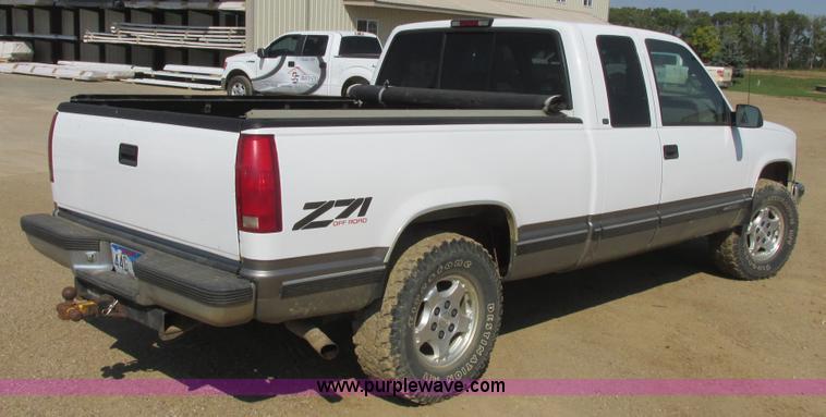 image for item I6052 1998 Chevrolet Silverado 1500 Z71 Ext. Cab pickup truck