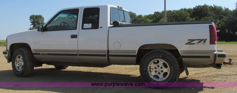 image for item I6052 1998 Chevrolet Silverado 1500 Z71 Ext. Cab pickup truck
