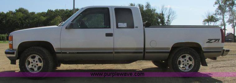 image for item I6052 1998 Chevrolet Silverado 1500 Z71 Ext. Cab pickup truck