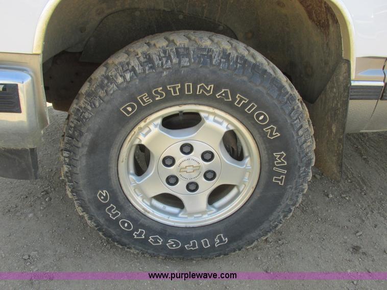 image for item I6052 1998 Chevrolet Silverado 1500 Z71 Ext. Cab pickup truck