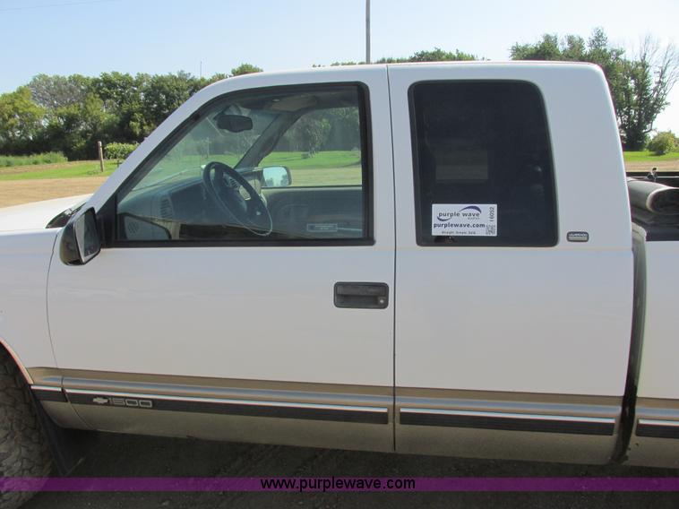 image for item I6052 1998 Chevrolet Silverado 1500 Z71 Ext. Cab pickup truck