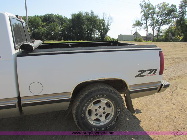 image for item I6052 1998 Chevrolet Silverado 1500 Z71 Ext. Cab pickup truck