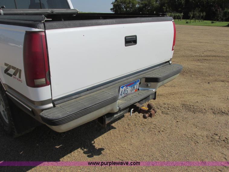 image for item I6052 1998 Chevrolet Silverado 1500 Z71 Ext. Cab pickup truck