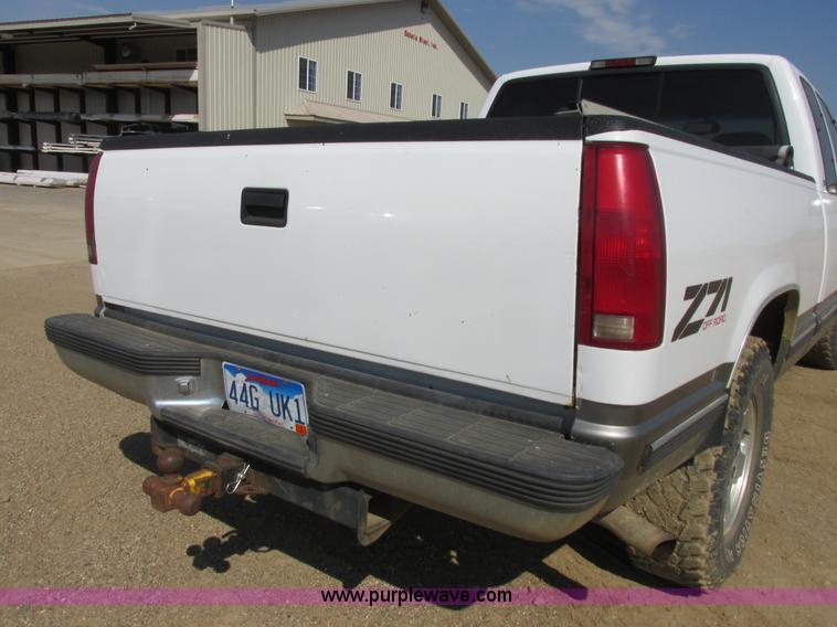 image for item I6052 1998 Chevrolet Silverado 1500 Z71 Ext. Cab pickup truck