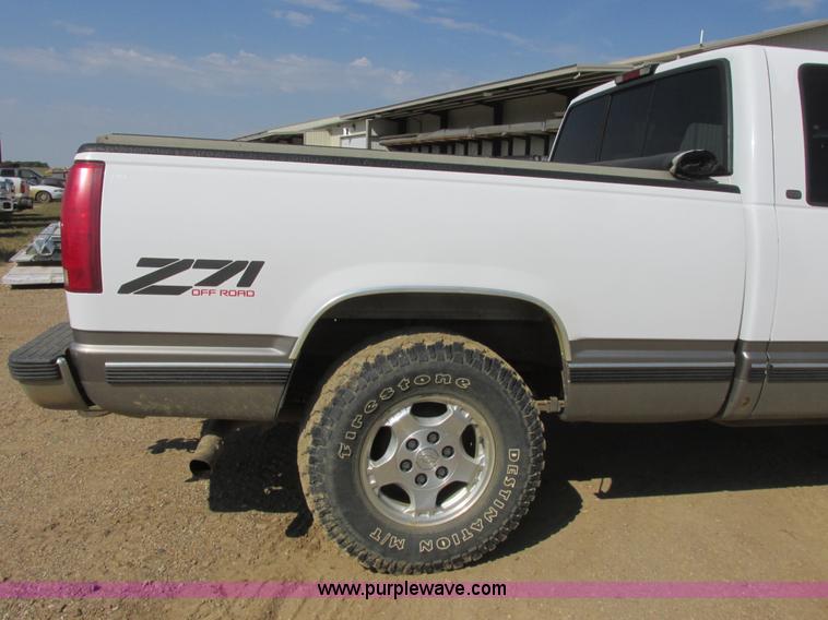 image for item I6052 1998 Chevrolet Silverado 1500 Z71 Ext. Cab pickup truck