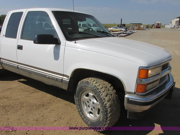 image for item I6052 1998 Chevrolet Silverado 1500 Z71 Ext. Cab pickup truck