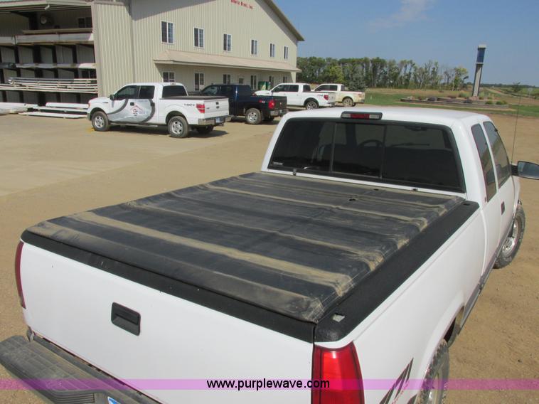image for item I6052 1998 Chevrolet Silverado 1500 Z71 Ext. Cab pickup truck