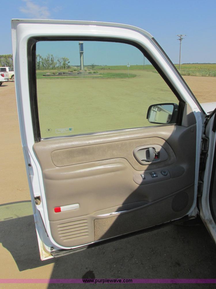 image for item I6052 1998 Chevrolet Silverado 1500 Z71 Ext. Cab pickup truck