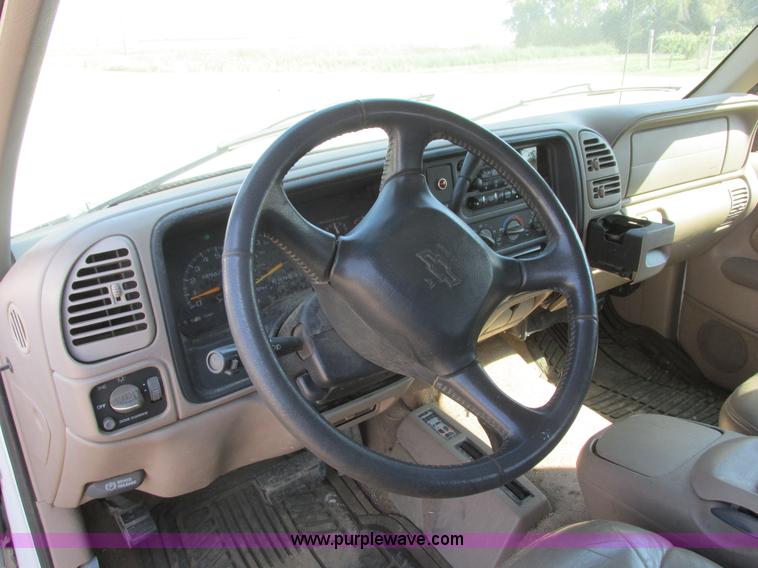 image for item I6052 1998 Chevrolet Silverado 1500 Z71 Ext. Cab pickup truck