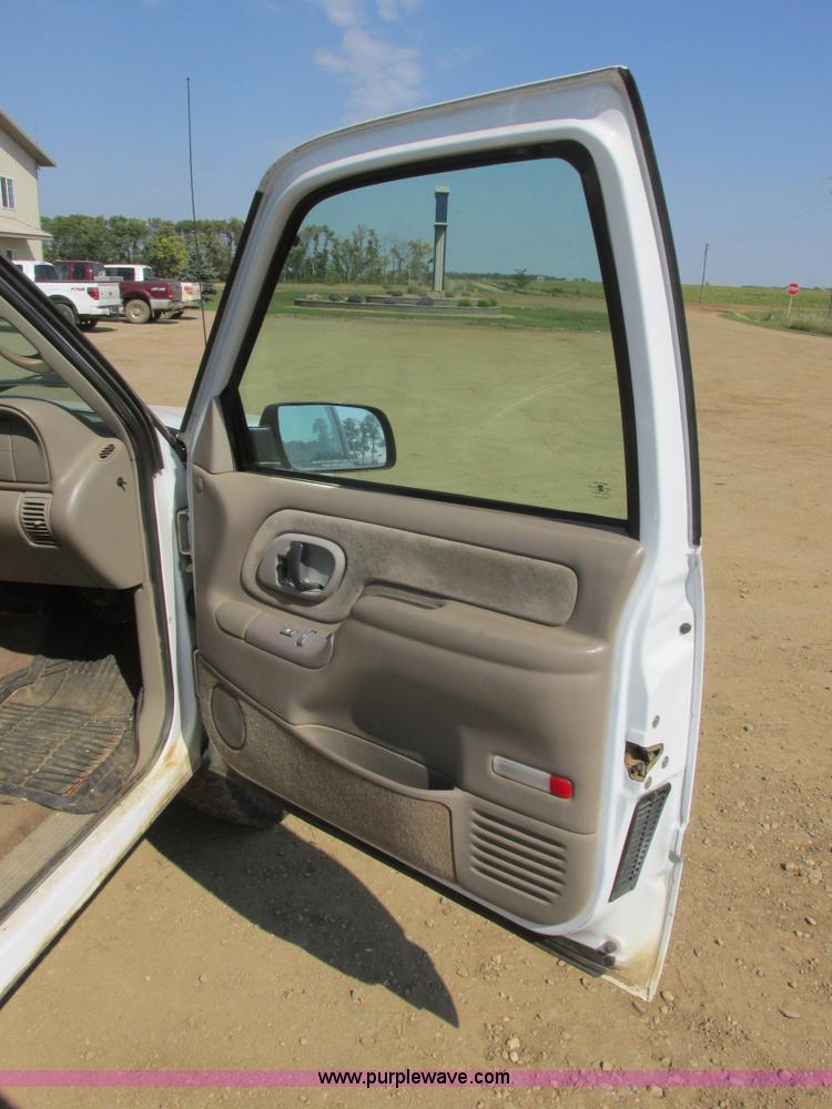 image for item I6052 1998 Chevrolet Silverado 1500 Z71 Ext. Cab pickup truck