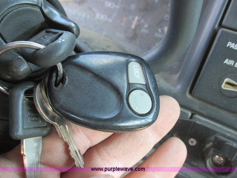 image for item I6052 1998 Chevrolet Silverado 1500 Z71 Ext. Cab pickup truck