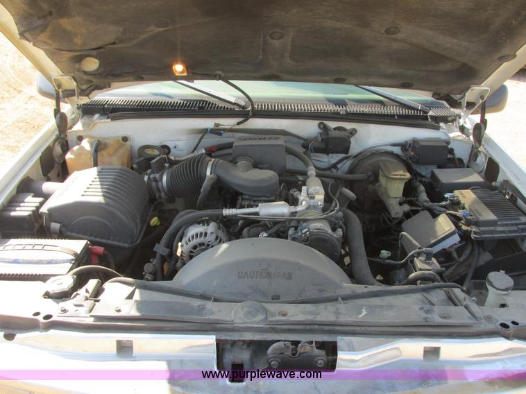 image for item I6052 1998 Chevrolet Silverado 1500 Z71 Ext. Cab pickup truck