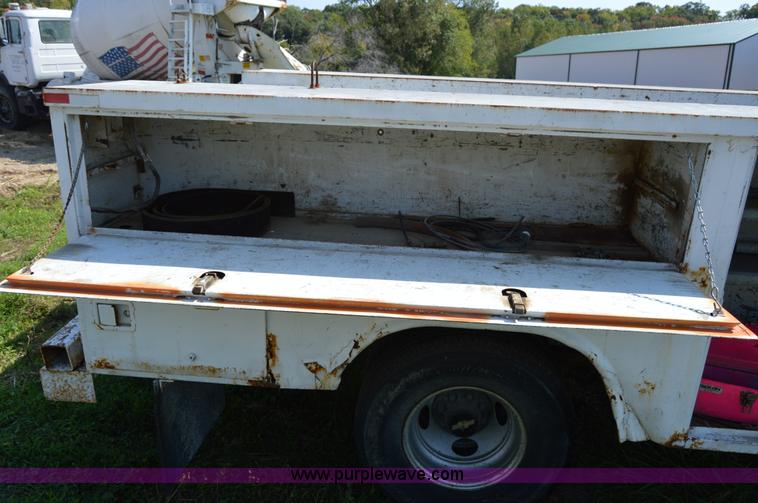 image for item I6480 1991 Chevrolet 3500 utility truck