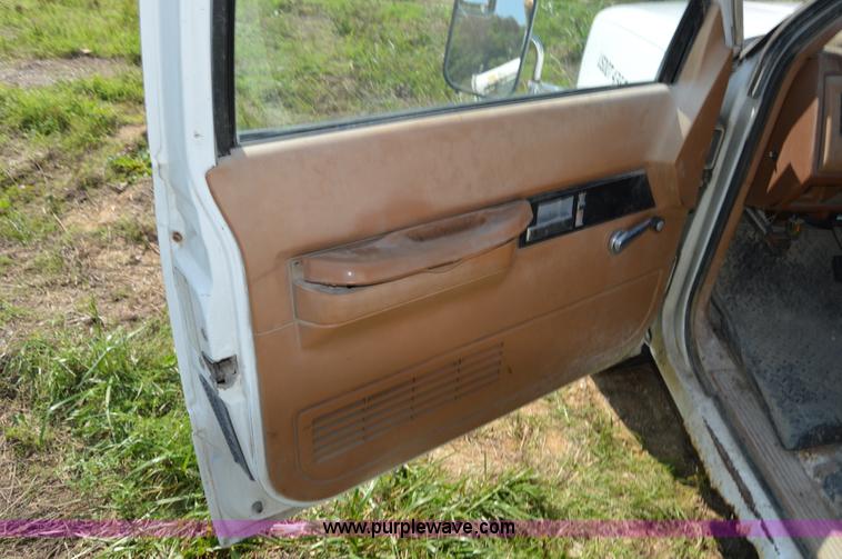 image for item I6480 1991 Chevrolet 3500 utility truck