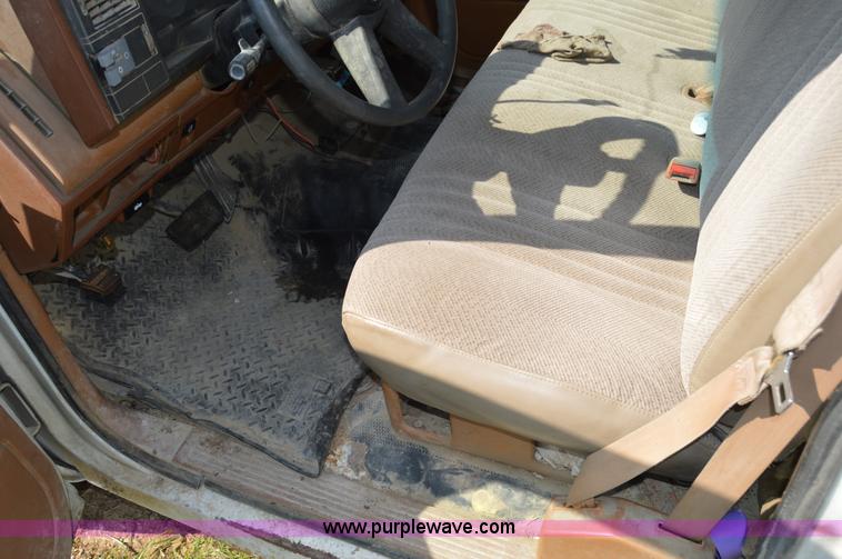 image for item I6480 1991 Chevrolet 3500 utility truck