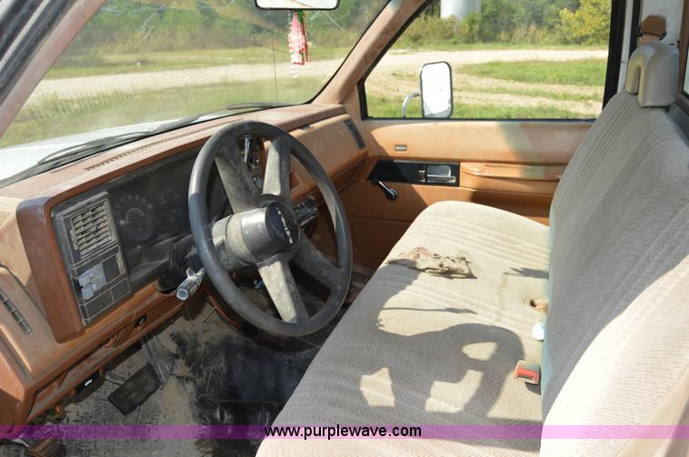 image for item I6480 1991 Chevrolet 3500 utility truck