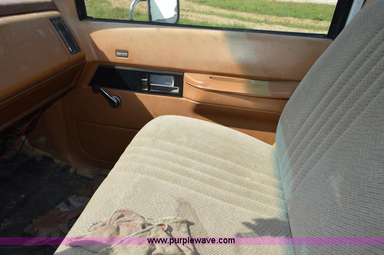image for item I6480 1991 Chevrolet 3500 utility truck