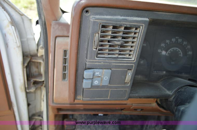 image for item I6480 1991 Chevrolet 3500 utility truck