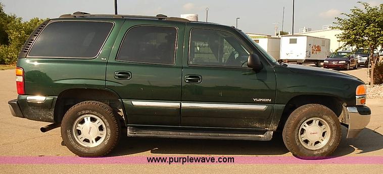 image for item J3054 2001 GMC Yukon SLE SUV