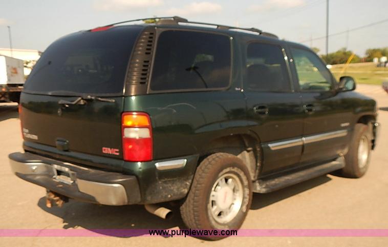 image for item J3054 2001 GMC Yukon SLE SUV