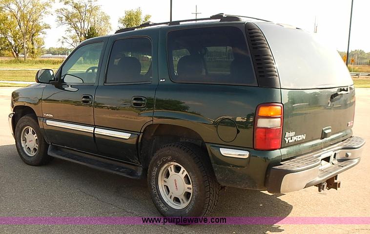image for item J3054 2001 GMC Yukon SLE SUV