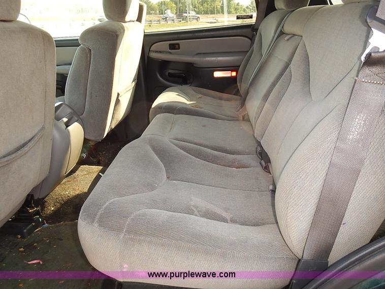 image for item J3054 2001 GMC Yukon SLE SUV