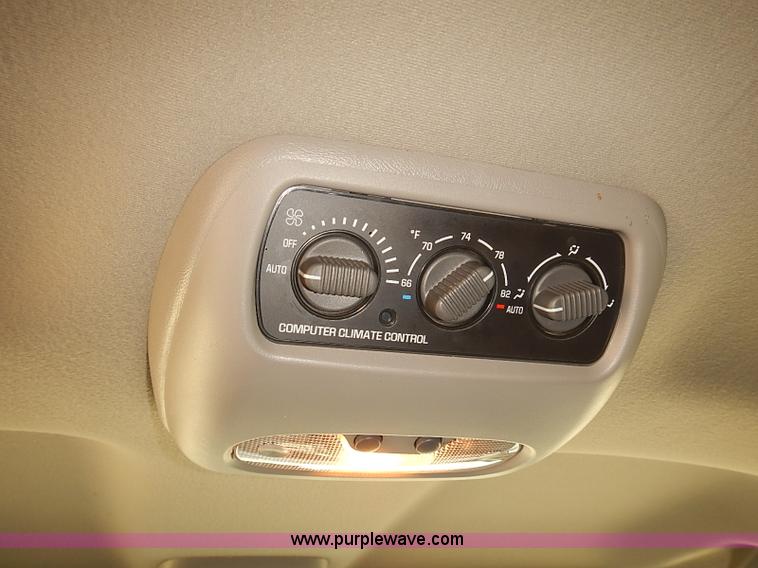 image for item J3054 2001 GMC Yukon SLE SUV