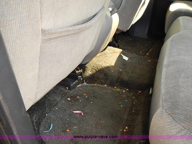 image for item J3054 2001 GMC Yukon SLE SUV