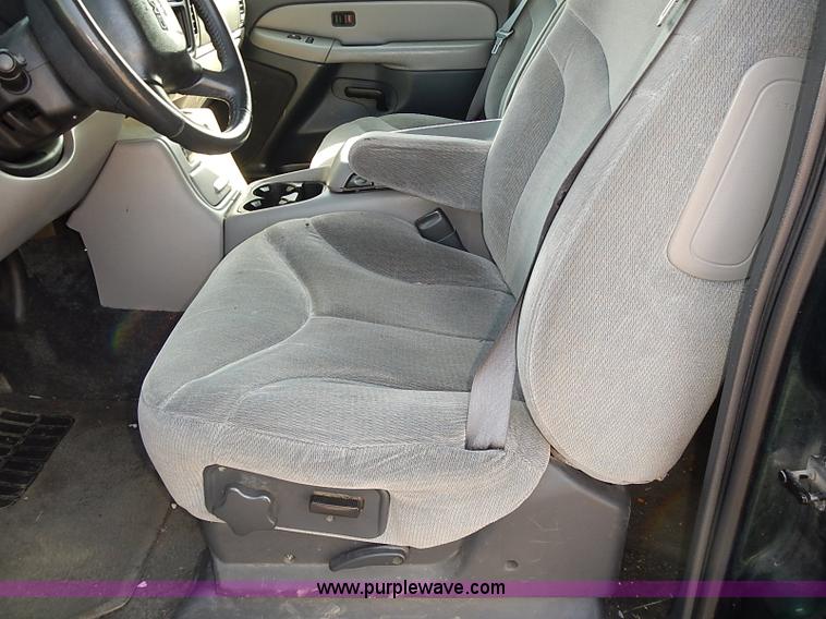 image for item J3054 2001 GMC Yukon SLE SUV