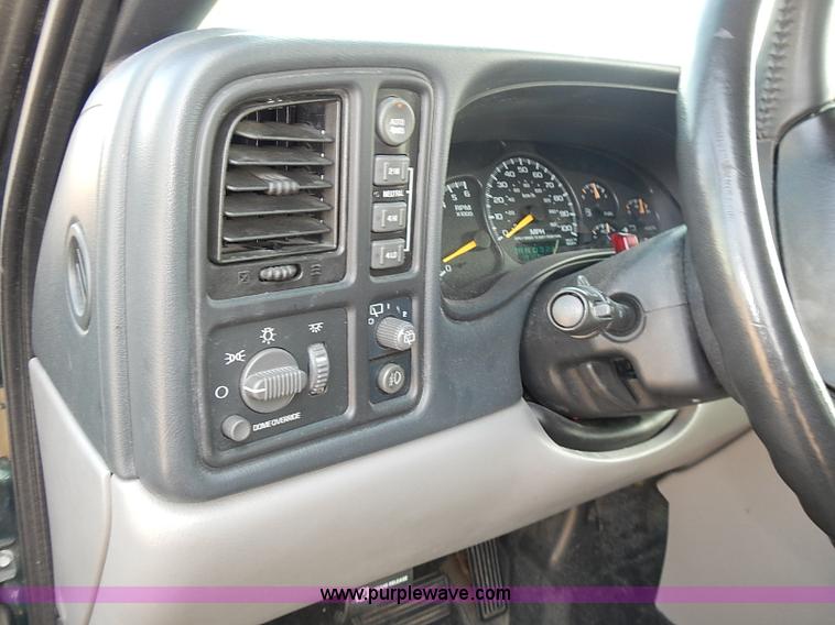 image for item J3054 2001 GMC Yukon SLE SUV