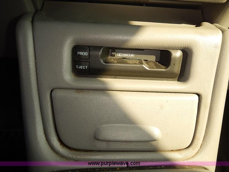 image for item J3054 2001 GMC Yukon SLE SUV