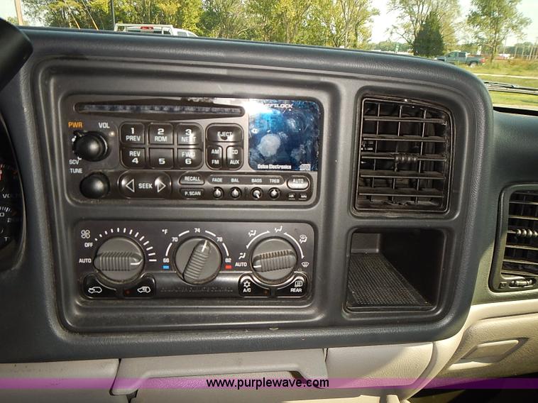 image for item J3054 2001 GMC Yukon SLE SUV