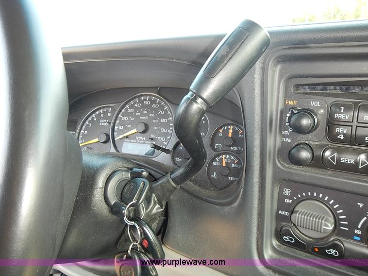 image for item J3054 2001 GMC Yukon SLE SUV