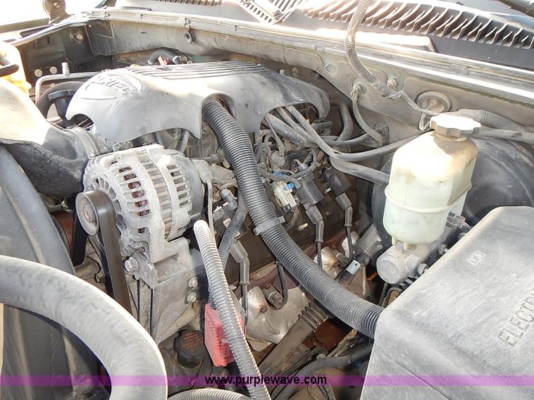 image for item J3054 2001 GMC Yukon SLE SUV