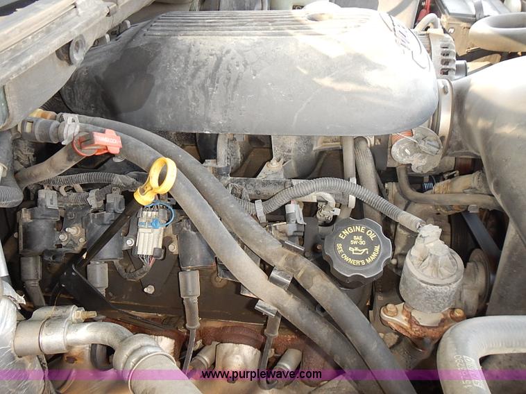 image for item J3054 2001 GMC Yukon SLE SUV