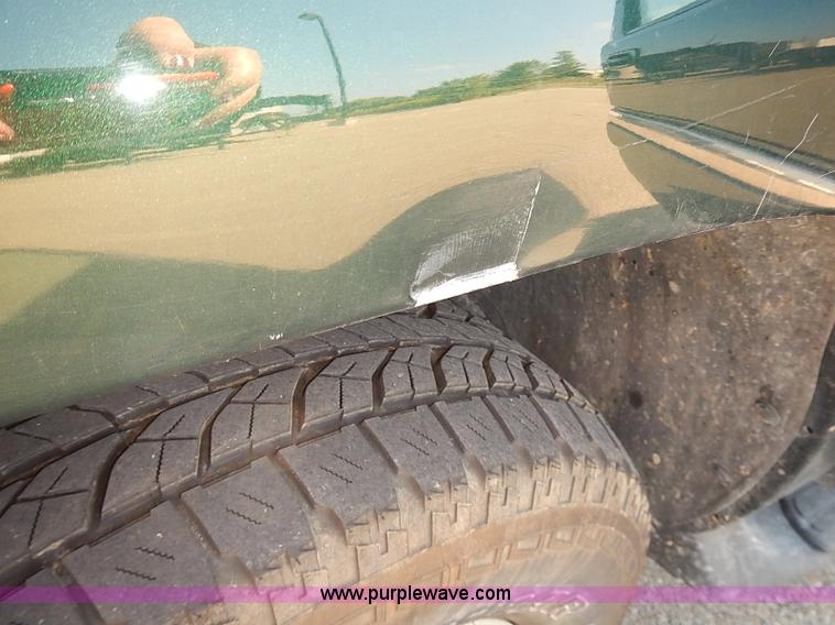 image for item J3054 2001 GMC Yukon SLE SUV