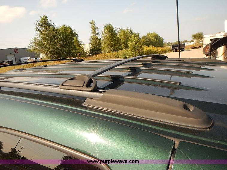 image for item J3054 2001 GMC Yukon SLE SUV