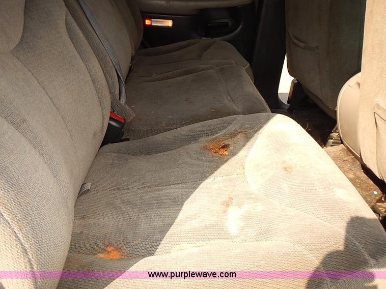 image for item J3054 2001 GMC Yukon SLE SUV