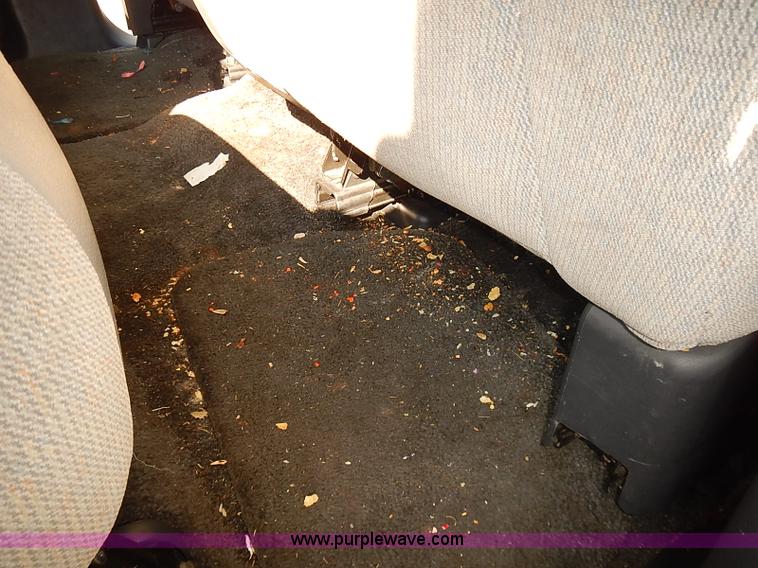 image for item J3054 2001 GMC Yukon SLE SUV