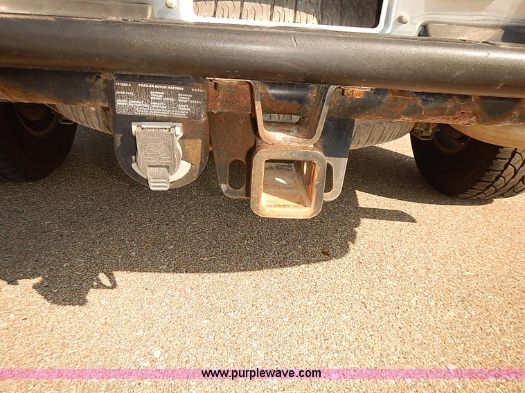 image for item J3054 2001 GMC Yukon SLE SUV