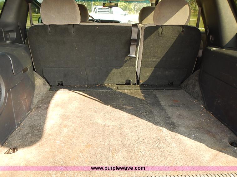 image for item J3054 2001 GMC Yukon SLE SUV