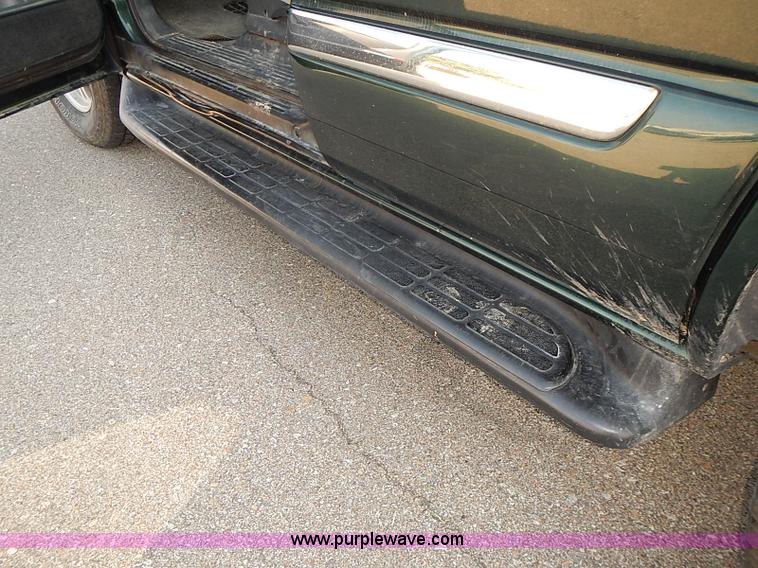 image for item J3054 2001 GMC Yukon SLE SUV