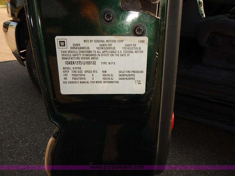 image for item J3054 2001 GMC Yukon SLE SUV