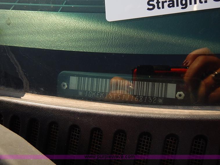 image for item J3054 2001 GMC Yukon SLE SUV