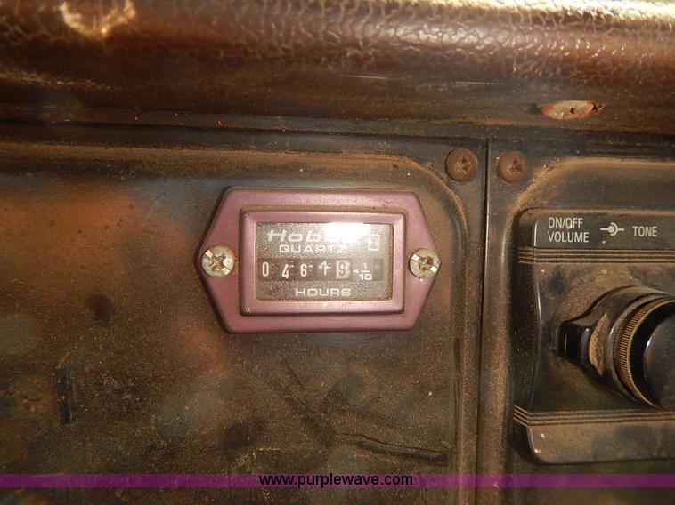 image for item J3061 1987 International S1900 truck cab and chassis